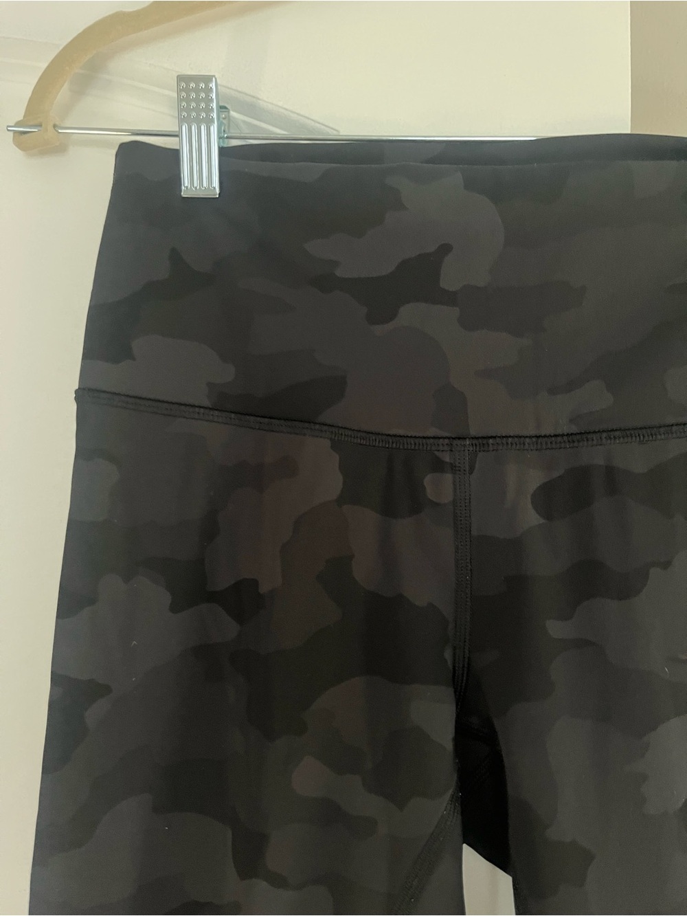 Lululemon - Picture 3 of 6